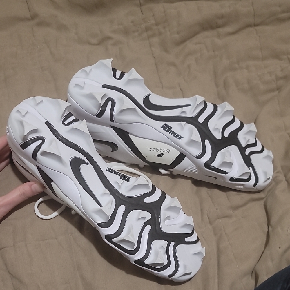 BOGO🌟 Nike Alpha Men’s Athletic Cleats - Picture 2 of 4